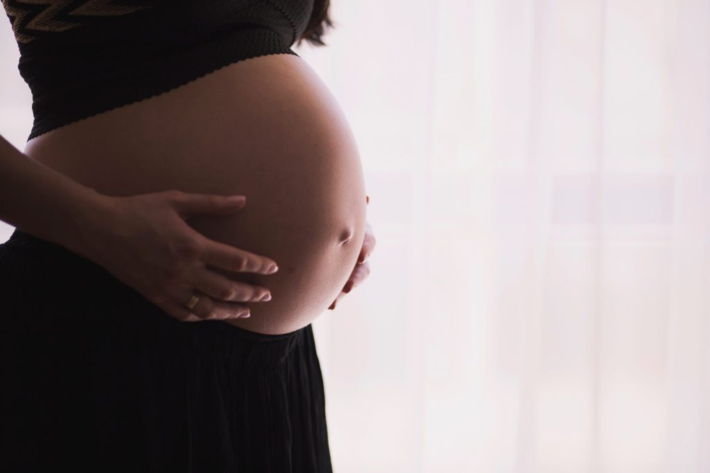 Ventre d'une femme enceinte